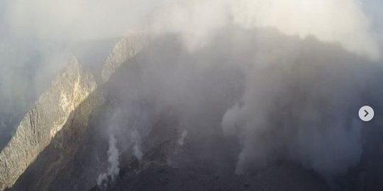 50 Ribu masker dibagikan ke warga usai Gunung Merapi erupsi