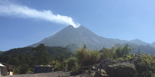 Merapi bergejolak, warga sekitar diminta tenang