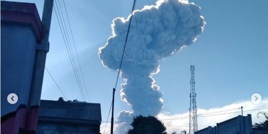 Gunung Merapi meletus, Bandara Adisutjipto ditutup