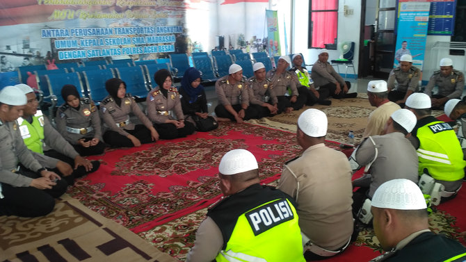 satlantas polres aceh besar gelar doa bersama untuk polisi mako brimob