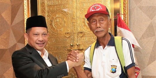 Kagumi Kapolri Tito, Soepardi jalan kaki sepanjang 800 km