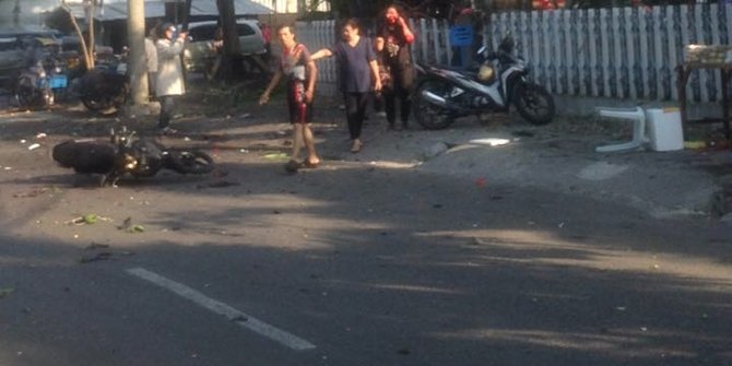 Bom meledak di Gereja Santa Clara Surabaya Bom meledak di Gereja Santa Clara Surabaya