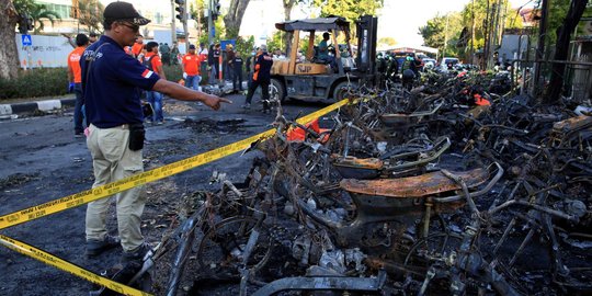 Geledah rumah pelaku teror Surabaya, polisi temukan 4 bom aktif di kamar