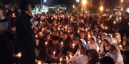 Ratusan warga Yogyakarta gelar doa bersama untuk korban bom Surabaya