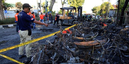 Korban tewas rangkaian bom Surabaya dan Sidoarjo, 21 warga dan 13 pelaku