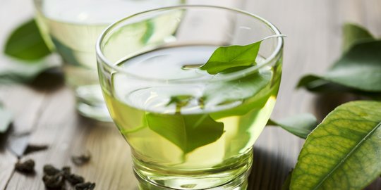15 Manfaat teh hijau; untuk diet, obati jerawat, hingga cegah penyakit kronis