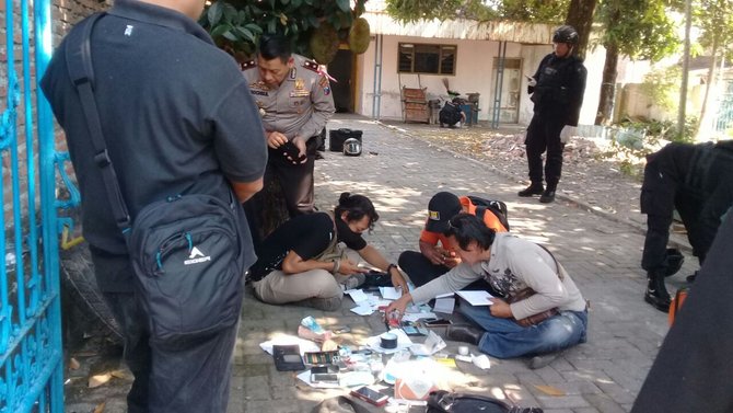 4 terduga teroris di sidoarjo diamankan