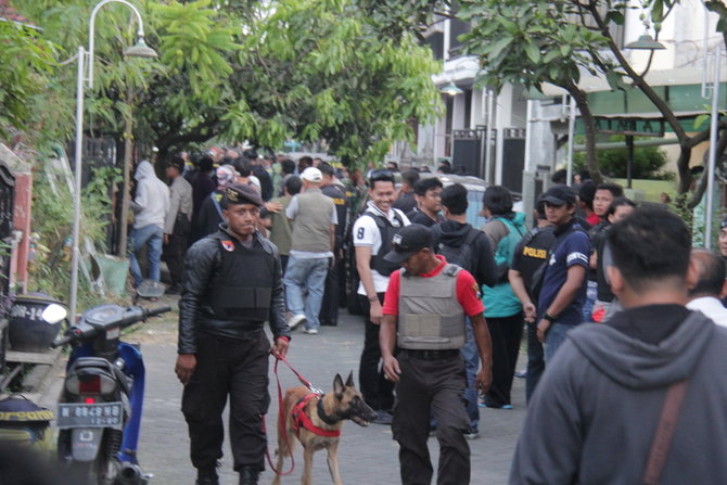 penggerebekan rumah diduga teroris di malang