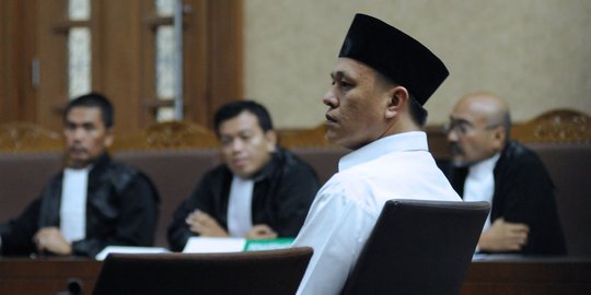 Dugaan suap, Bupati Lampung Tengah nonaktif jalani sidang dakwaan