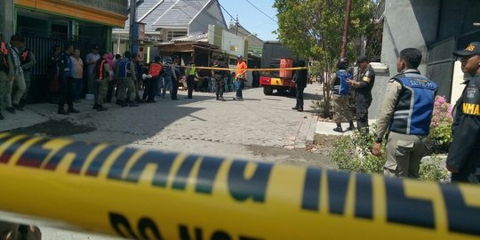 Polisi geledah rumah bomber Mapolrestabes Surabaya