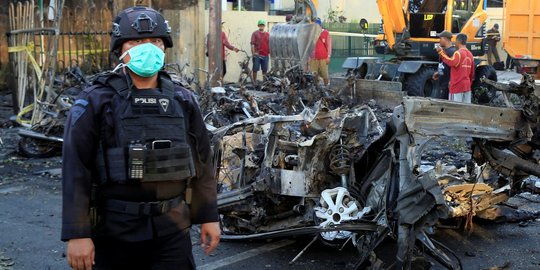 Polisi buru Abu Bakar diduga guru pelaku teror bom di Surabaya dan Sidoarjo