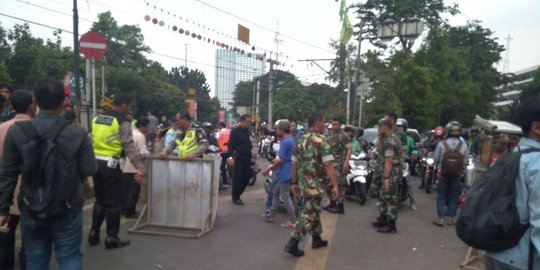 Sisir Jl Palmerah, Gegana selidiki kardus yang sengaja ditinggalkan orang