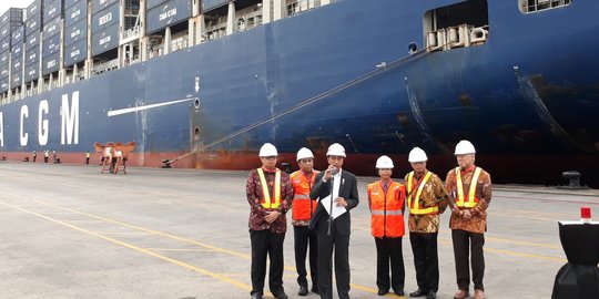 Lepas ekspor gunakan kapal raksasa, Jokowi yakin RI akan jadi jalur perdagangan dunia