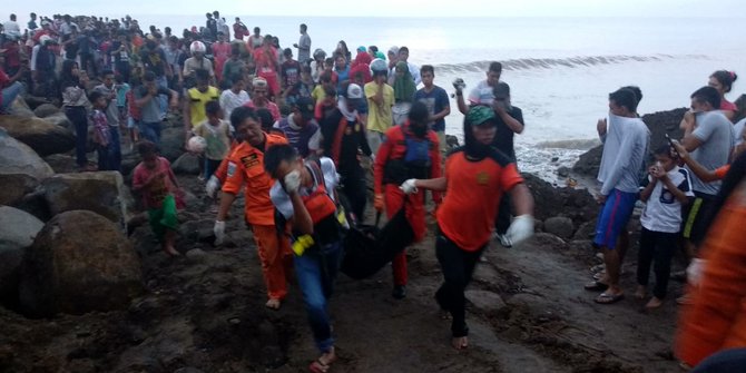 4 Hari Hilang Mayat Adi Ditemukan Terjepit Batuan Di Pantai