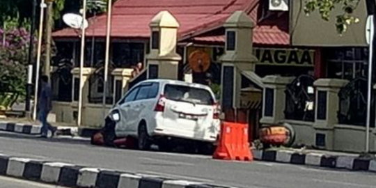 Teroris di Mapolda Riau naik Avanza, tabrak polisi saat mau diperiksa