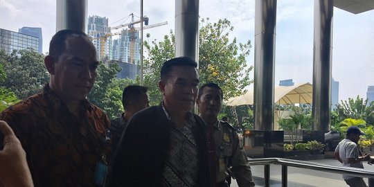 Terjaring OTT, Bupati Bengkulu Selatan beserta istri tiba di Gedung KPK