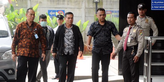 KPK tetapkan Bupati Bengkulu Selatan dan istrinya tersangka suap proyek