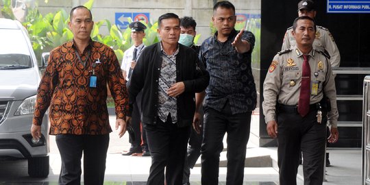 KPK tahan Bupati Bengkulu Selatan dan istrinya