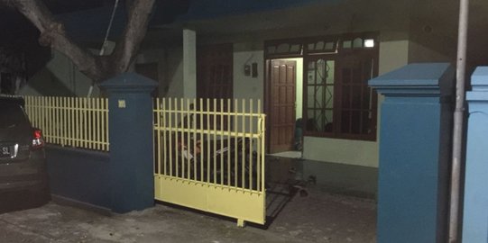 Rintihan 'adik ku iku wong apik' dari rumah terduga teroris di Sidoarjo