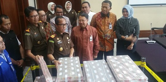 Koruptor Samadikun Hartono kembalikan uang Rp 87 miliar secara tunai