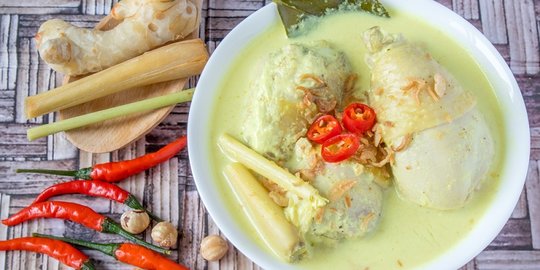 Featured image of post Resep Opor Ayam Spesial Nah sebagai masakan rumahan yang paling umum cara membuatnya juga tidak sulit kok