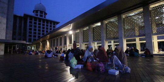 Hari pertama Ramadan, ribuan umat Islam nikmati 3.500 paket buka puasa di Istiqlal