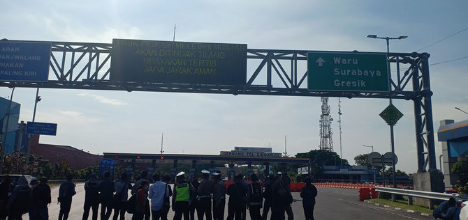 benda diduga bom ditemukan depan pintu masuk tol sidoarjo