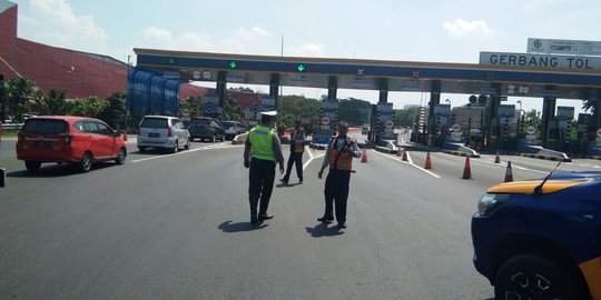 Jihandak cek benda mencurigakan di pintu Tol Sidoarjo, terdengar ledakan