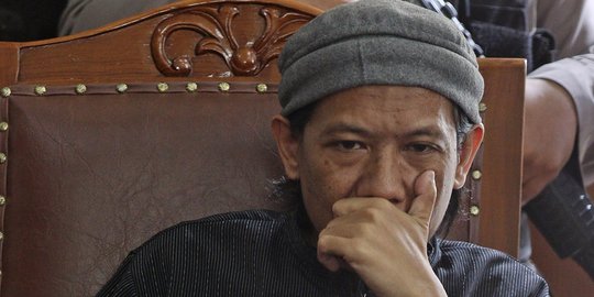 Momen polisi korban bom Thamrin peluk Aman Abdurrahman di persidangan