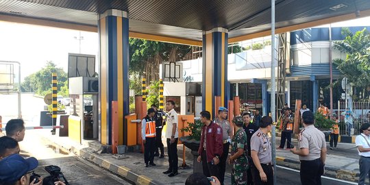 Pintu Tol Sidoarjo dibuka, polisi buru pembuang benda diduga bahan peledak