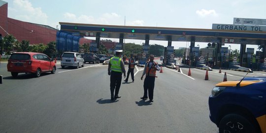 Polisi pastikan benda yang dibuang di Tol Sidoarjo bukan bom