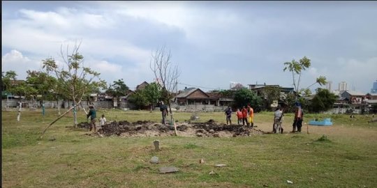 Daniel tewas kena bom, warga TPU Putat Gede tutup kembali 7 lubang makam teroris