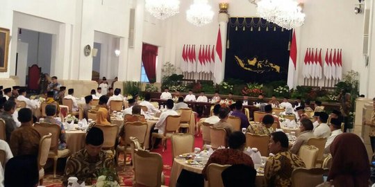 Presiden Jokowi undang menteri hingga pengusaha buka puasa di Istana