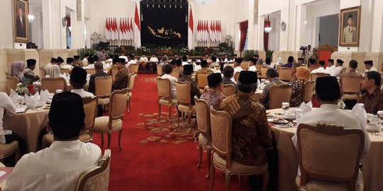 Jokowi gelar buka puasa bersama dengan kabinet kerja dan tokoh agama