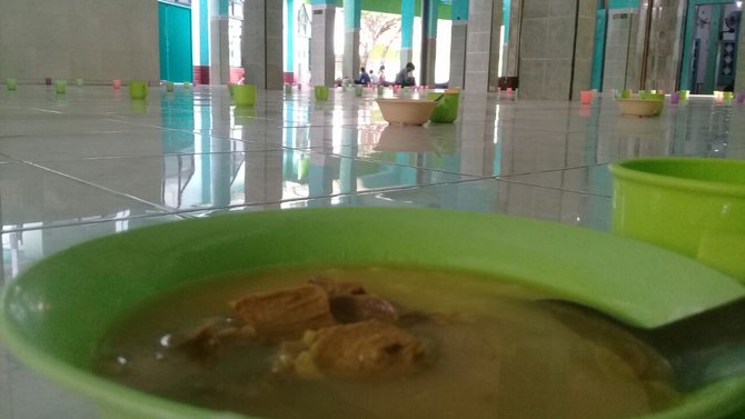  Bubur  India  menu berbuka ratusan tahun di Masjid Pekojan 