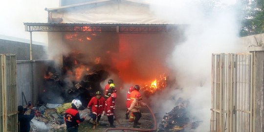 Warteg dan lima bangunan di Duren Tiga terbakar, bocah 10 tahun tewas