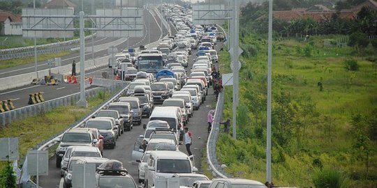 Titik kemacetan arus mudik 2021 ada di pintu  keluar tol  