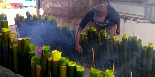 Mengintip pembuatan leumang, makanan berbuka puasa khas Aceh