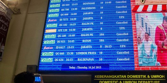 Aspal landasan pacu ambles, Bandara Juanda sempat ditutup