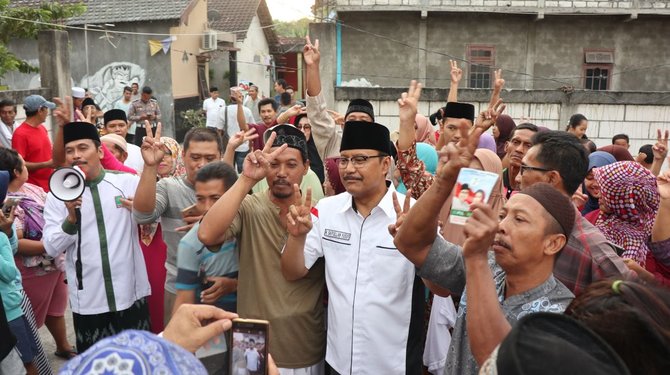 gus ipul ngabuburit bersama nelayan di gresik