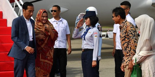 Ke Sumatera Barat, Jokowi resmikan KA Bandara Minangkabau