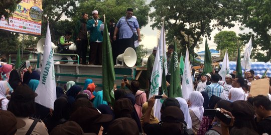 Buat sejumlah larangan pada cagub-cawagub selama Ramadan, Bawaslu Sumut didemo