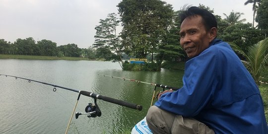 Ngabuburit menunggu berbuka puasa di Situ Gintung