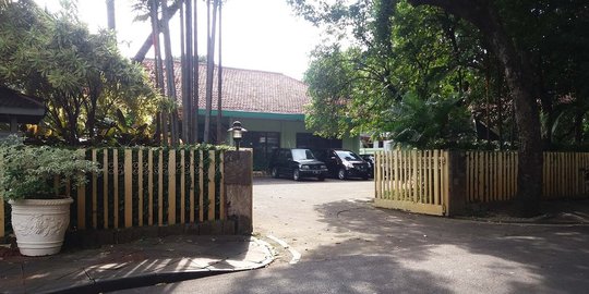 menerima banyak tamu rev1