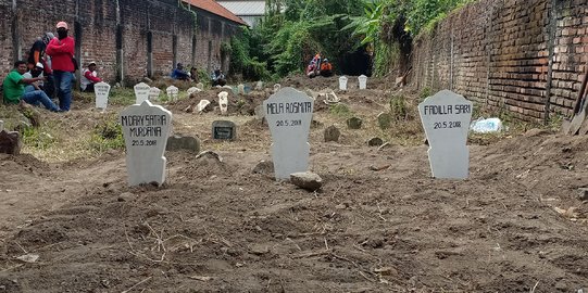 14 jenazah terduga teroris dimakamkan di Komplek Mr X Sidoarjo