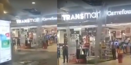 Video plafon di Central Park Mall jebol akibat pipa air bocor