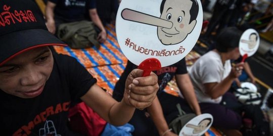 Warga gelar unjuk rasa tuntut pemilu segera digelar di Thailand