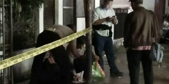 Warga Cimanggis Depok dikejutkan temuan tas mencurigakan di pinggir jalan