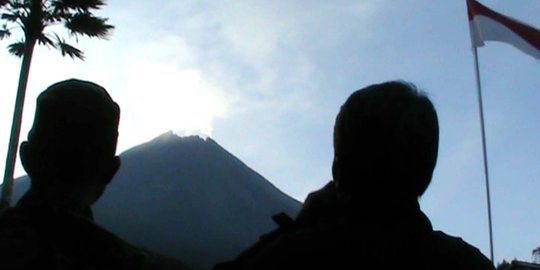 Warga lereng Merapi mengungsi masih teringat erupsi di 2010