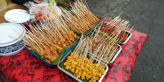 Menikmati sate susu khas Kampung Jawa di Denpasar